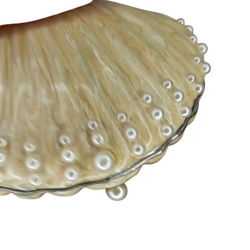 Unbranded clam shell